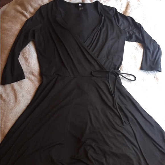 Iz Byer Dresses & Skirts - 5/25 SALE fit n flare v neck dress
